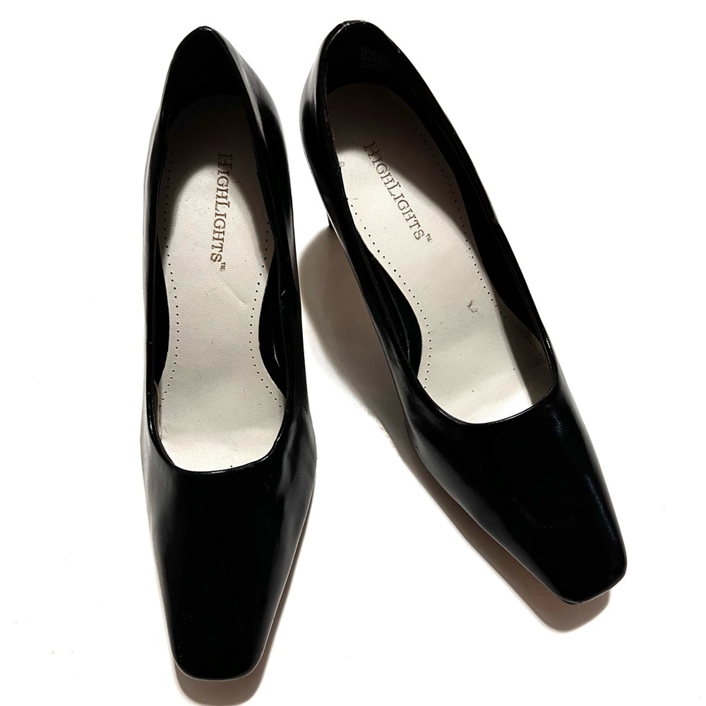 Women’s Highlights Black pointed toe pumps with a 3" heel